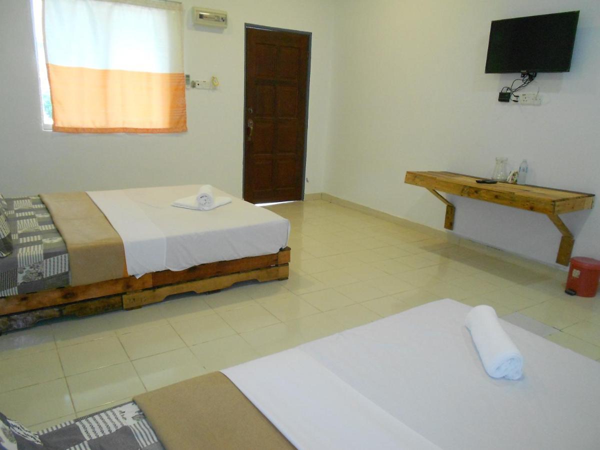 Perintis Motel Cenang Пантай-Ченанг Екстер'єр фото